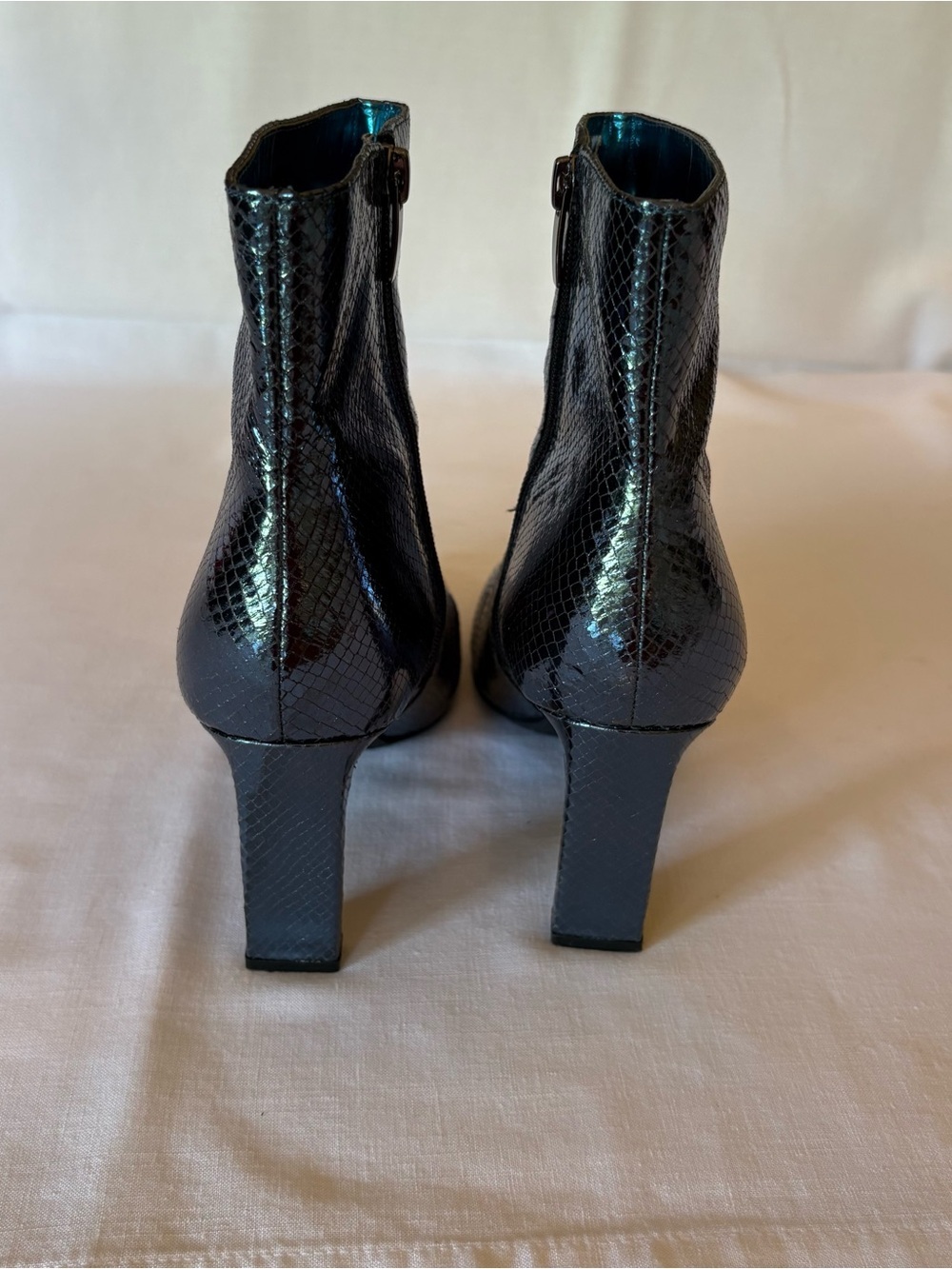 Nine West Metallic Iridescent Blue Snake like Skin Square-Toe Ankle Boots Sz 7.5 - Picture 4 of 6